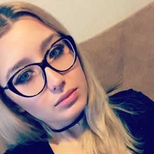 Meet your Posher, Manuela